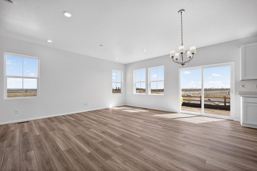 Spacious, unfurnished interior of a new home in Lake Bluff, Greeley (Image 8).
