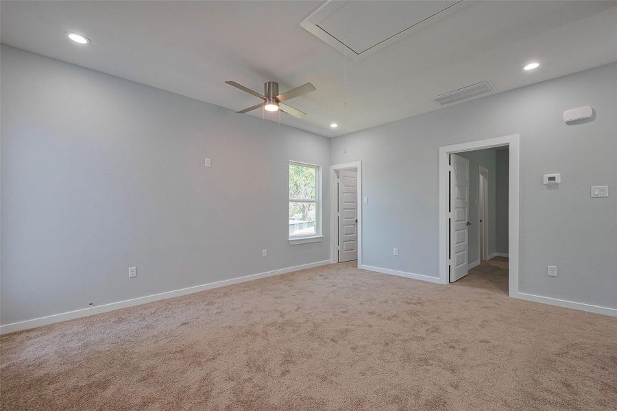 Spacious, unfurnished interior of a new home in , Houston (Image 48).