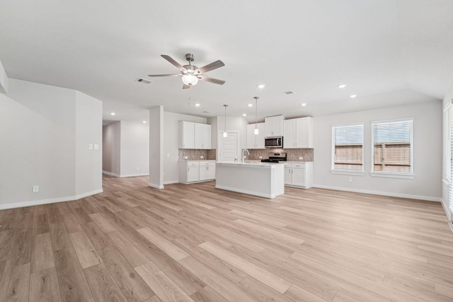 Spacious, unfurnished interior of a new home in Stewart's Ranch, Conroe (Image 30).