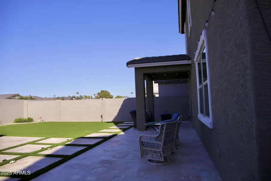 Backyard w/ pavers Backyard w/ pavers