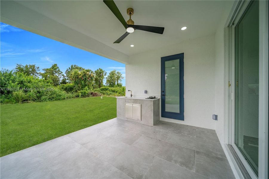 Exterior details and patio area of a home in , Lehigh Acres (Image 3).