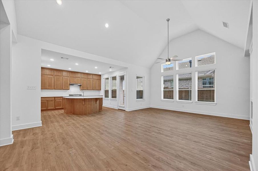 Spacious, unfurnished interior of a new home in Heritage Ranch, Sherman (Image 21).