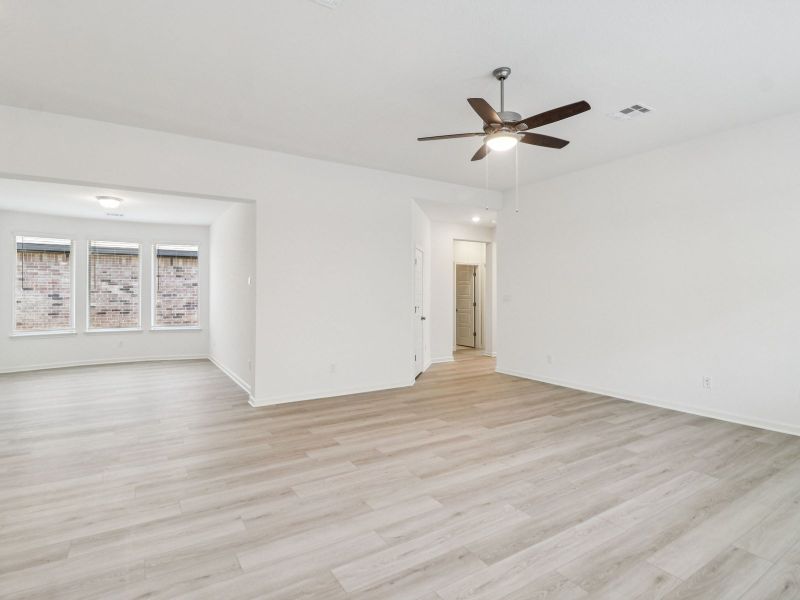 Spacious, unfurnished interior of a new home in Kallison Ranch, San Antonio (Image 19).