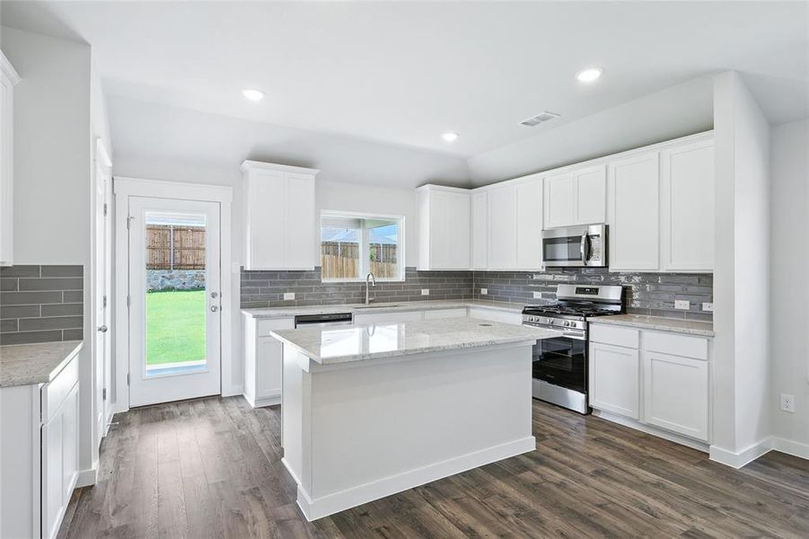 Furnished interior view inside a new home in Simpson Crossing, McKinney (Image 8).