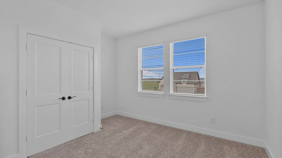 Spacious, unfurnished interior of a new home in Wildrye 45', Waller (Image 22).