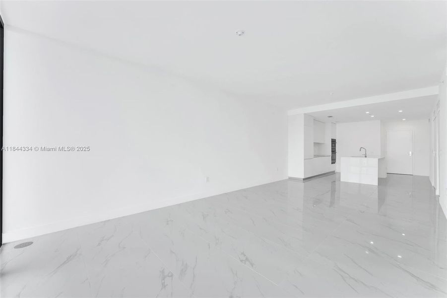 Spacious, unfurnished interior of a new home in , Miami (Image 24).