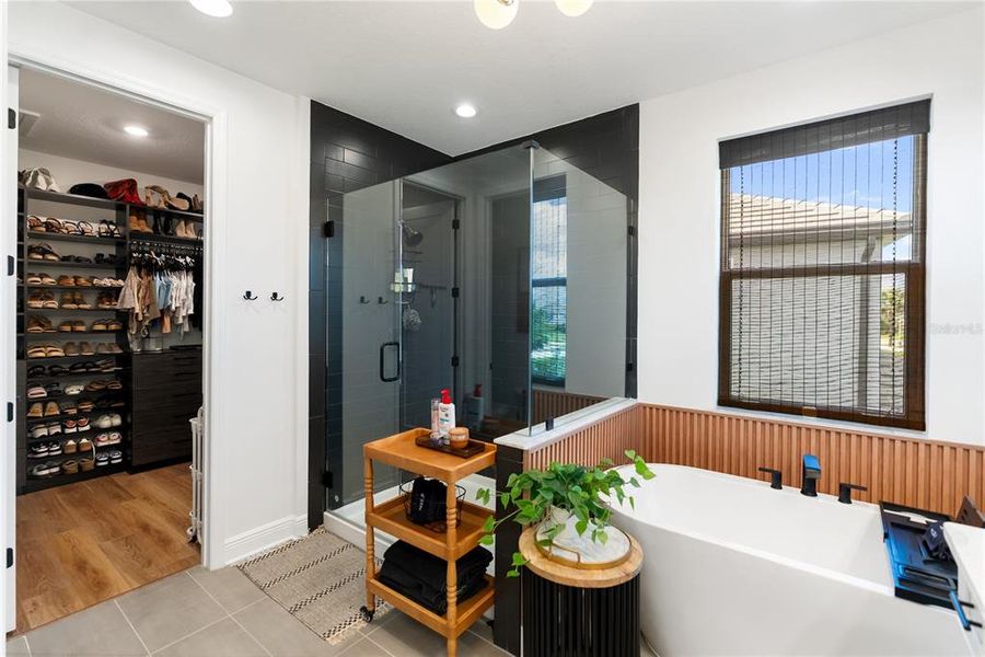 Furnished interior view inside a new home in , Bradenton (Image 44).