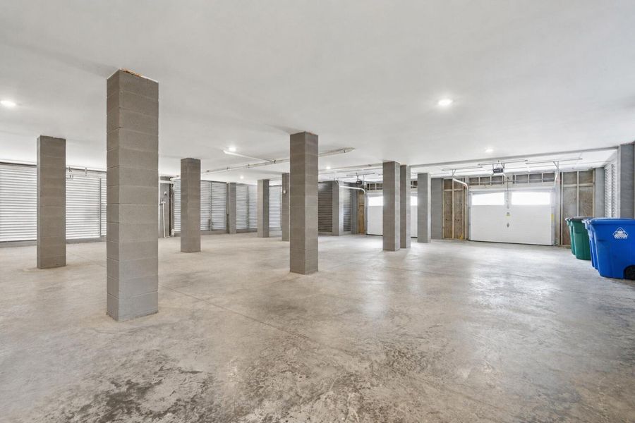 Spacious, unfurnished interior of a new home in , Isle Of Palms (Image 27).