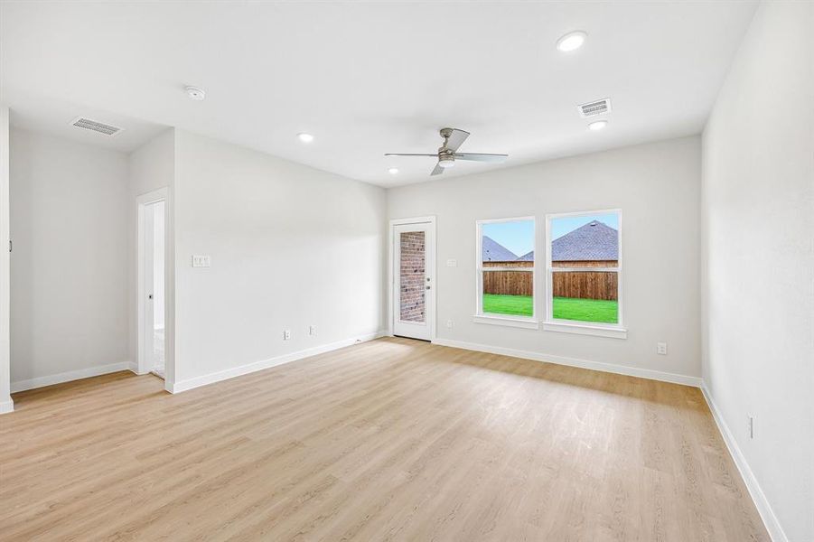 Spacious, unfurnished interior of a new home in Overland Grove, Forney (Image 15).