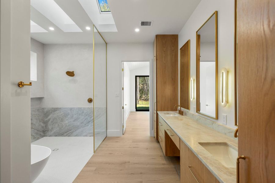 View of primary bath. View of primary bath.