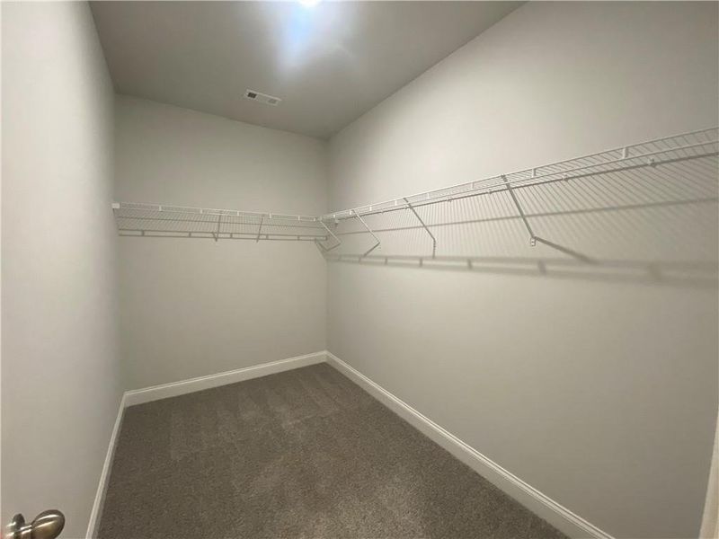 Spacious, unfurnished interior of a new home in , Jefferson (Image 33).