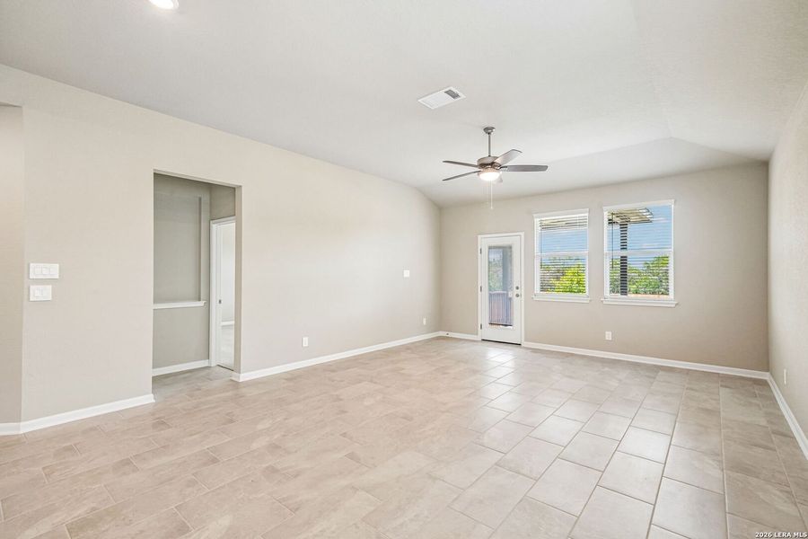 Spacious, unfurnished interior of a new home in Thomas Pond, San Antonio (Image 23). Spacious, unfurnished interior of a new home in Thomas Pond, San Antonio (Image 23).