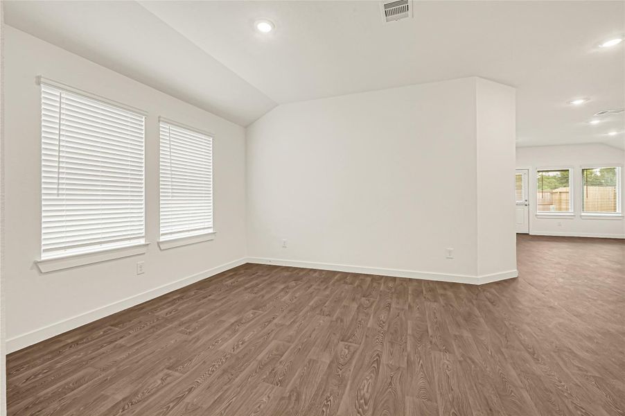 Spacious, unfurnished interior of a new home in Holly Ridge, Rosenberg (Image 25).