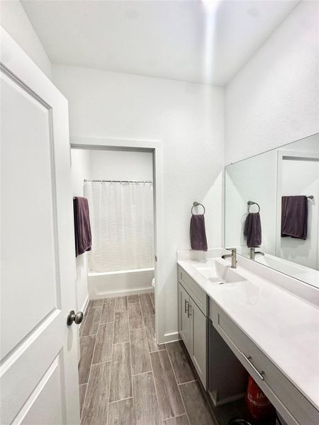 Furnished interior view inside a new home in , Tomball (Image 8).