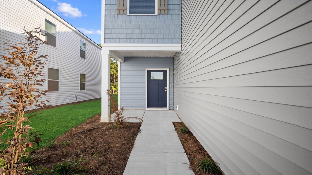 Exterior details and patio area of a home in Rice Hope, Port Wentworth (Image 2).