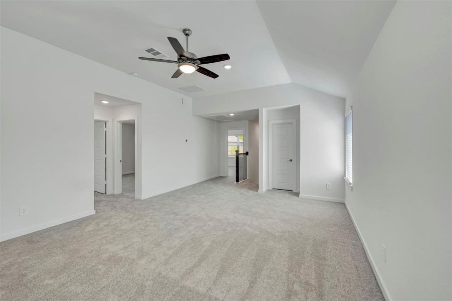 Spacious, unfurnished interior of a new home in Sorella, Tomball (Image 26).