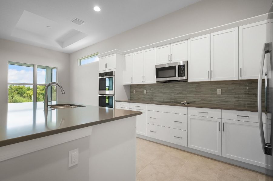 Kitchen | 12507 SW Sunrise Lake Terrace