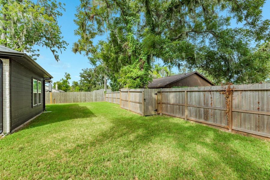 Exterior details and patio area of a home in Columbia Lakes, West Columbia (Image 4).