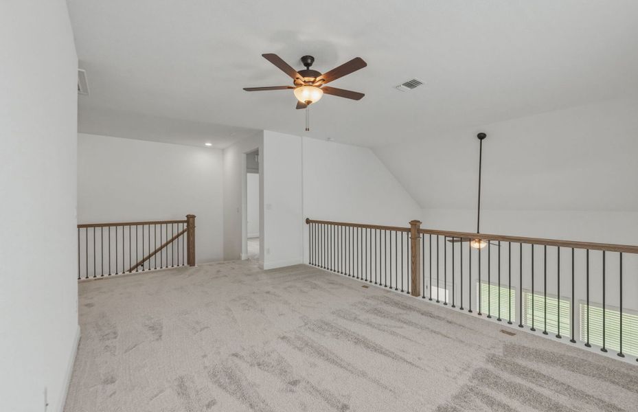 Representative unfurnished interior of a home built from the Woodland by Pulte Homes in Santa Rita Ranch, Liberty Hill (Image 19).