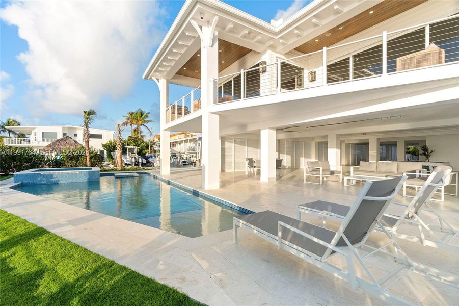 Exterior details and patio area of a home in , Key Largo (Image 22).