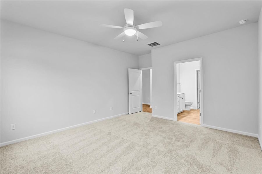 Spacious, unfurnished interior of a new home in Fieldstone, Lexington (Image 31). Spacious, unfurnished interior of a new home in Fieldstone, Lexington (Image 31).