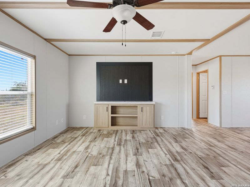 Spacious, unfurnished interior of a new home in , Poteet (Image 24).