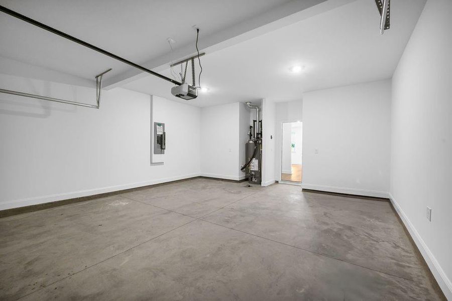 Spacious, unfurnished interior of a new home in Reserve at Hickory Walk, Kennesaw (Image 27).