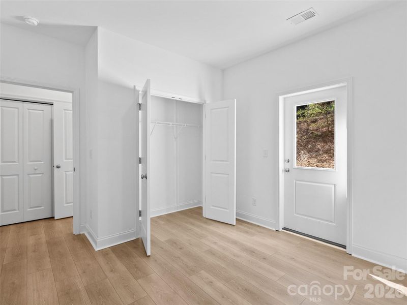 Spacious, unfurnished interior of a new home in , Asheville (Image 25).