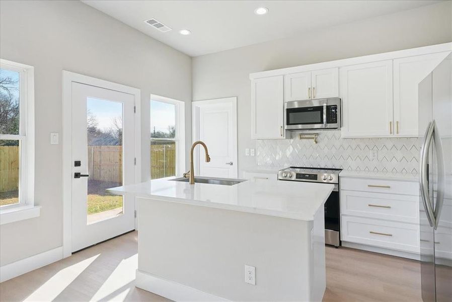 Furnished interior view inside a new home in , Waxahachie (Image 8).