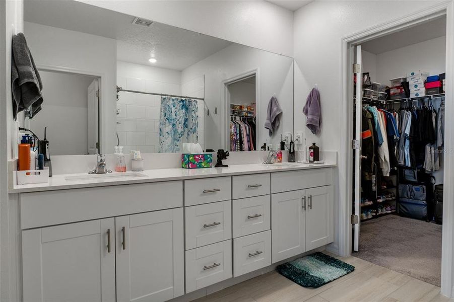 Furnished interior view inside a new home in , Land O' Lakes (Image 33).