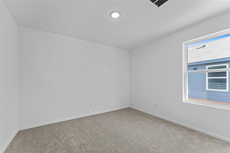 Spacious, unfurnished interior of a new home in Friendship Oaks, Fredericksburg (Image 11).