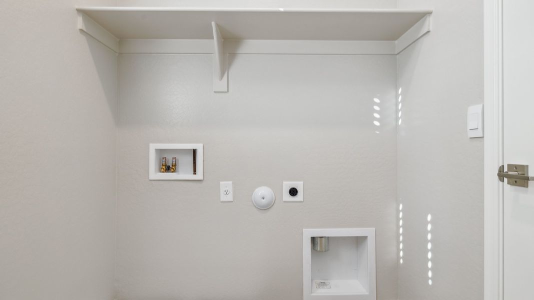 Spacious, unfurnished interior of a new home in Talinn Towns at Desert Ridge, Phoenix (Image 26).