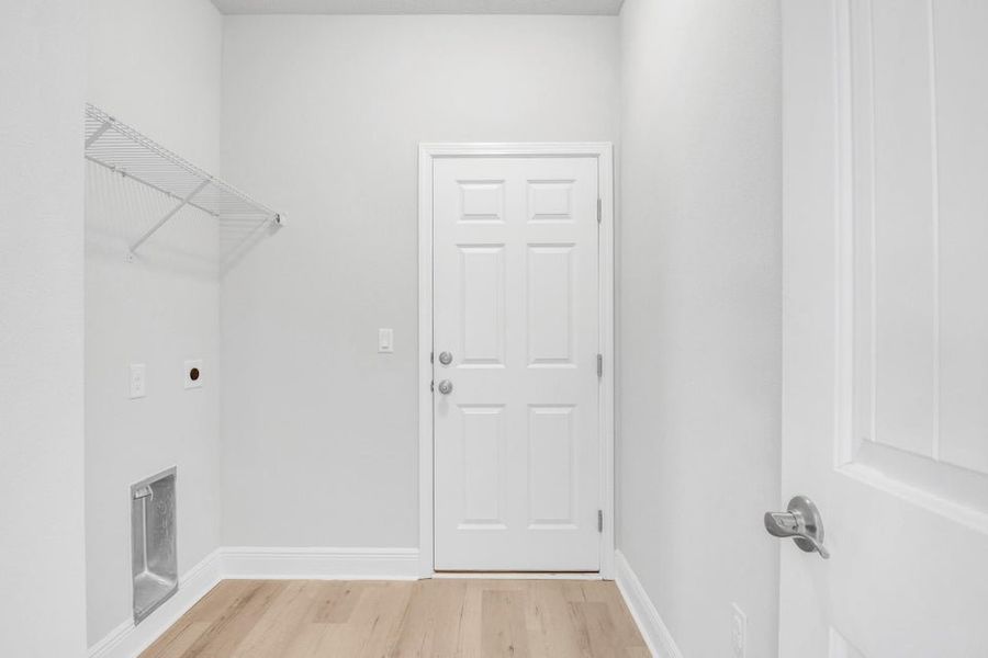 Spacious, unfurnished interior of a new home in Riverwalk, Freeport (Image 10).