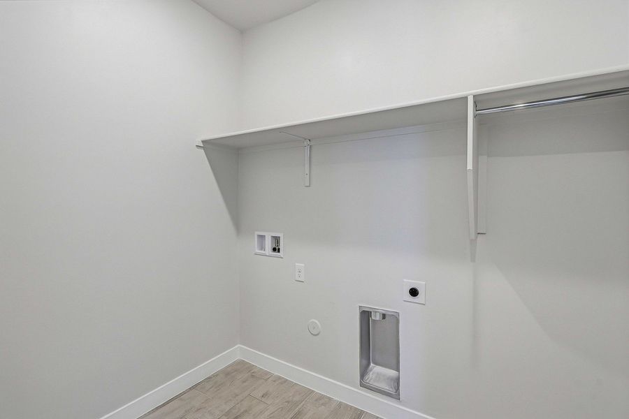 Spacious, unfurnished interior of a new home in Emerald Estates, El Paso (Image 24).