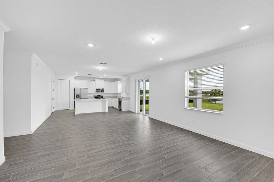Spacious, unfurnished interior of a new home in Seagrove: The Indies, Fort Pierce (Image 18).