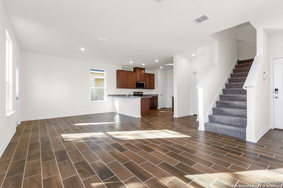 Spacious, unfurnished interior of a new home in Spanish Trails Villas, San Antonio (Image 9).