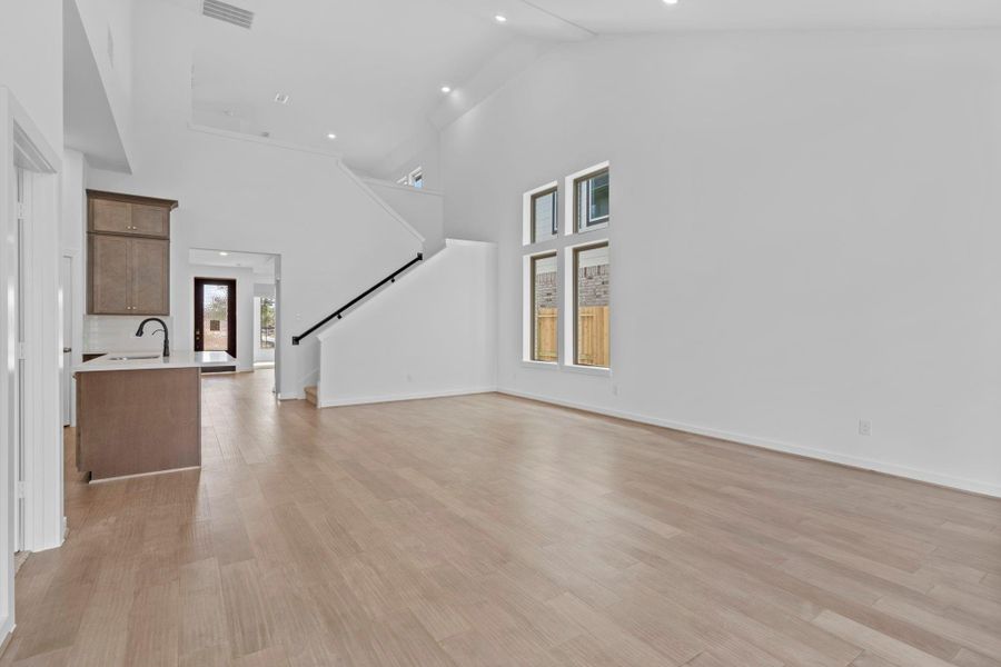 Spacious, unfurnished interior of a new home in , Missouri City (Image 16).