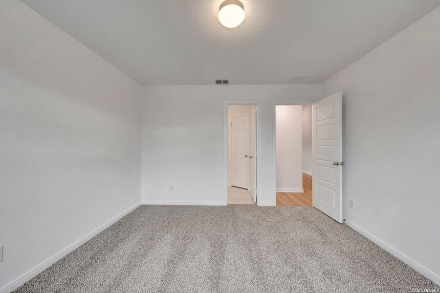 Spacious, unfurnished interior of a new home in Greenspoint Heights, Seguin (Image 19).
