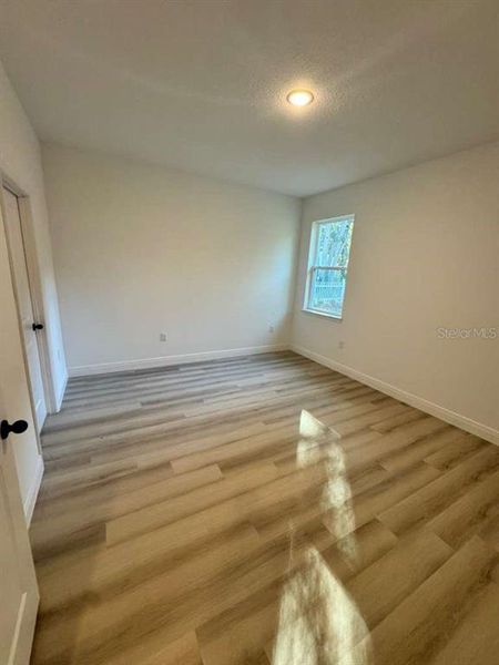 Spacious, unfurnished interior of a new home in , Citrus Springs (Image 20).