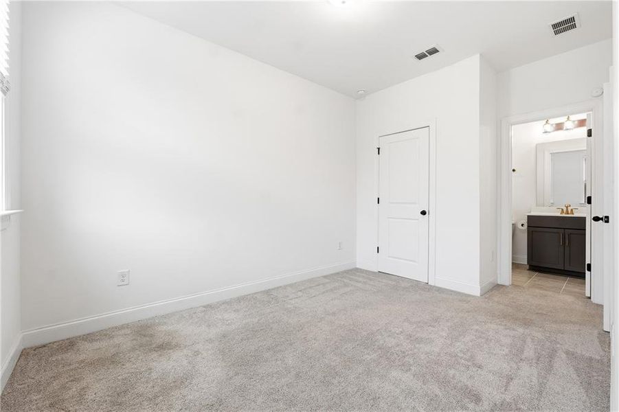 Spacious, unfurnished interior of a new home in , Atlanta (Image 31).