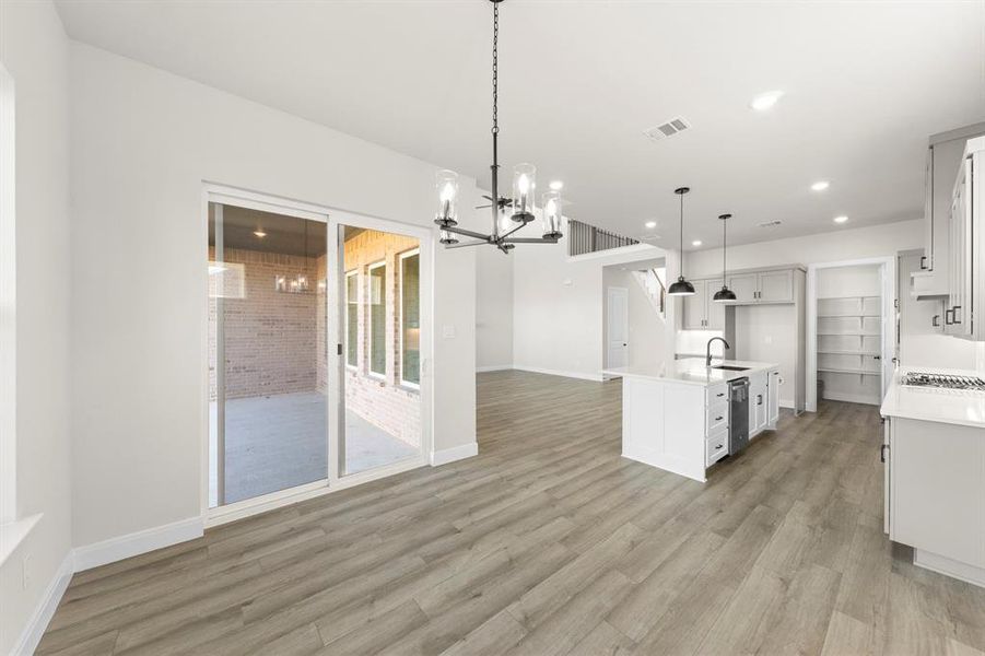 13_14. 629 Bunchberry - Dining (2)