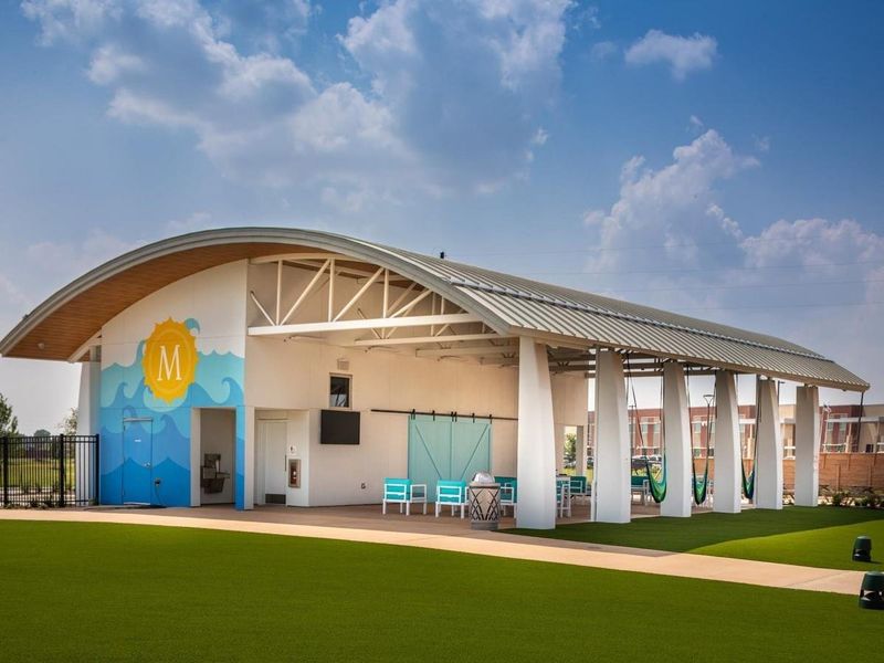 Community amenities in Meridiana, Iowa Colony (Image 38).