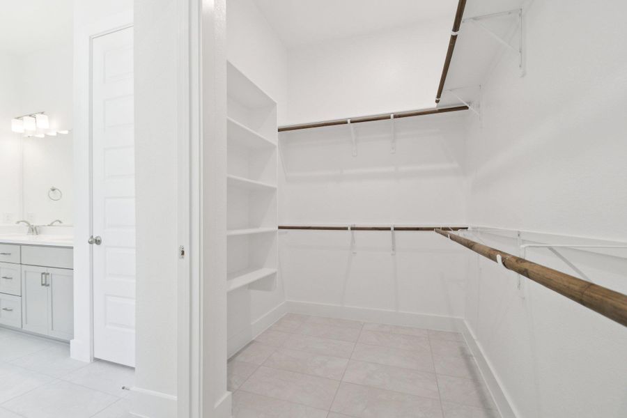 Spacious, unfurnished interior of a new home in Persimmon, Buda (Image 17).