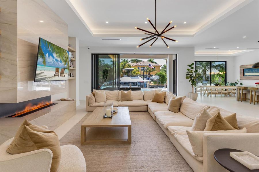 LIVING_ROOM_TO_POOL