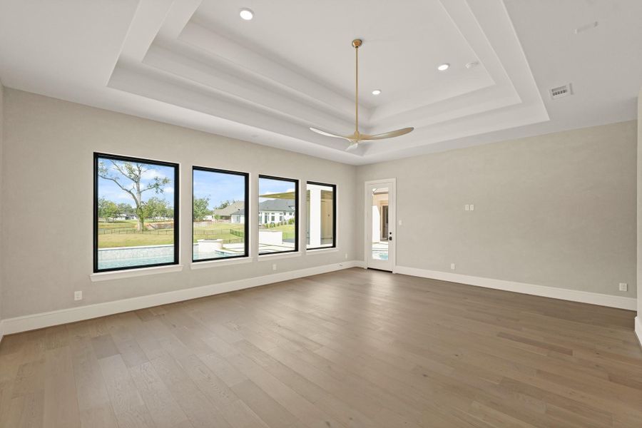 Spacious, unfurnished interior of a new home in The Park and The Reserve, Fulshear (Image 34).