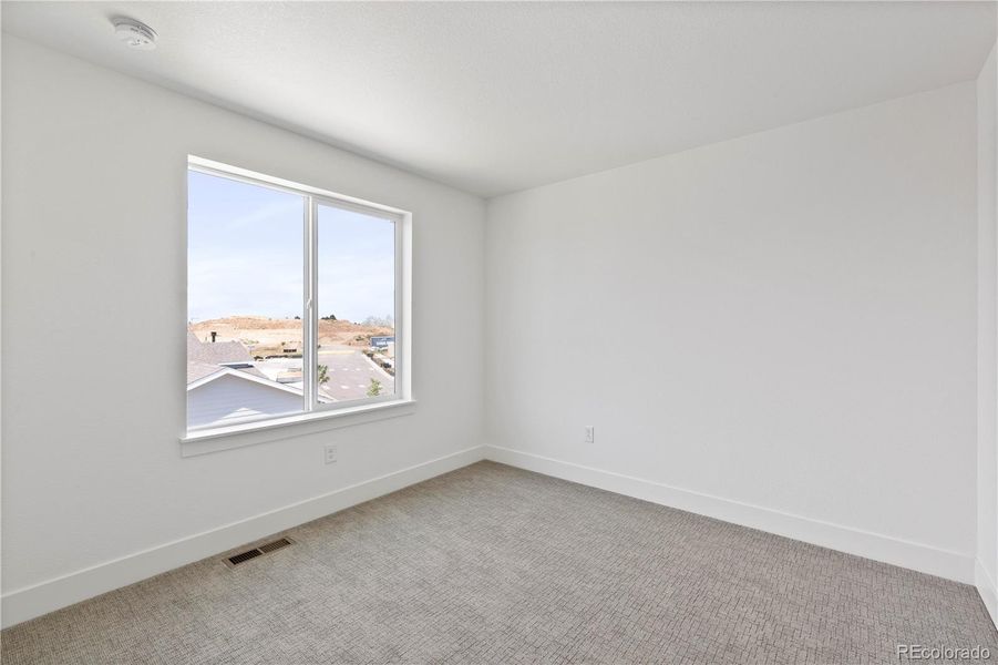Spacious, unfurnished interior of a new home in Dillon Pointe - Skyview, Broomfield (Image 9).