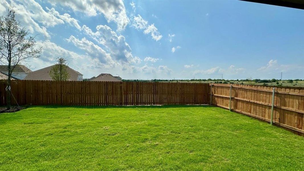 Exterior details and patio area of a home in Rock Creek Ranch, Fort Worth (Image 18).