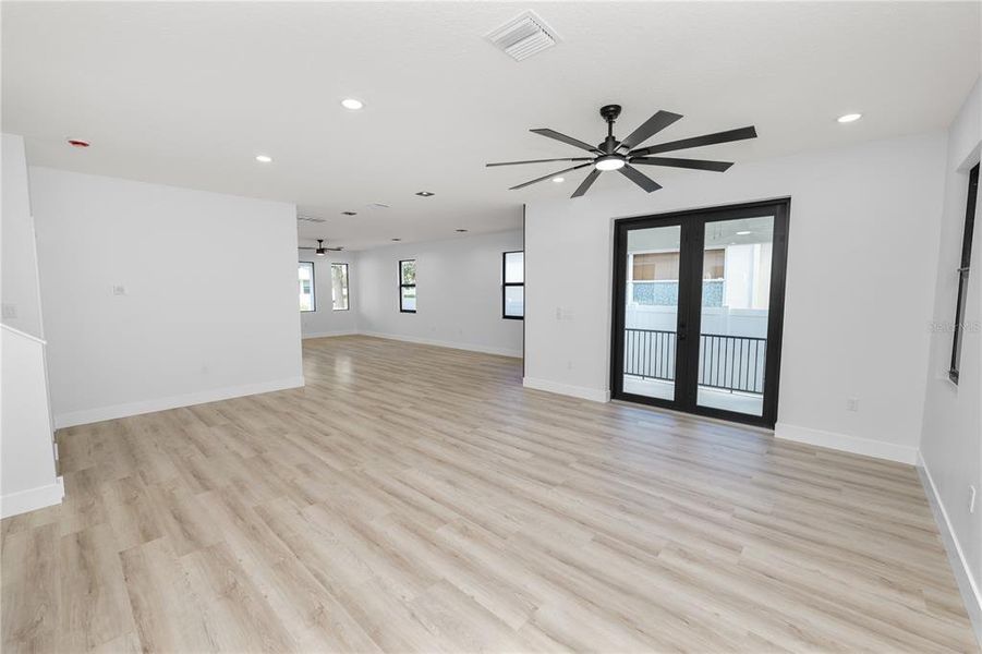 Spacious, unfurnished interior of a new home in , Tampa (Image 22).
