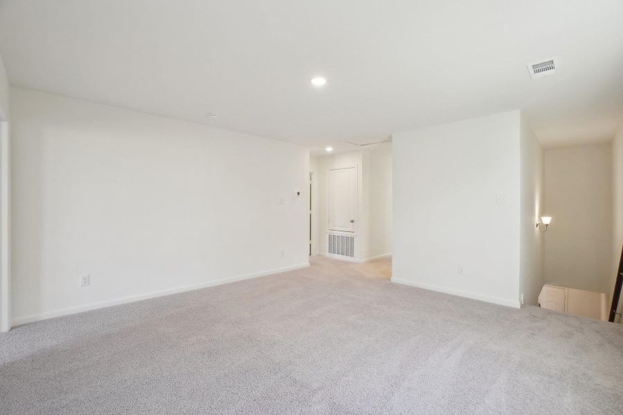 Spacious, unfurnished interior of a new home in Cool Water at Sonterra, Jarrell (Image 12).