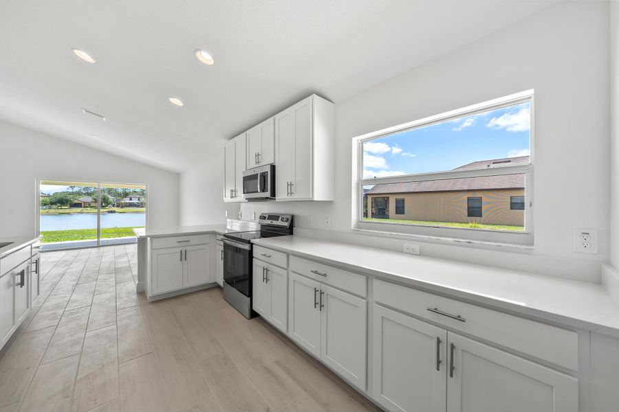 Spacious, unfurnished interior of a new home in , Palm Bay (Image 15).